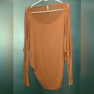 LOVE IN women's blouse. Winges sleeves